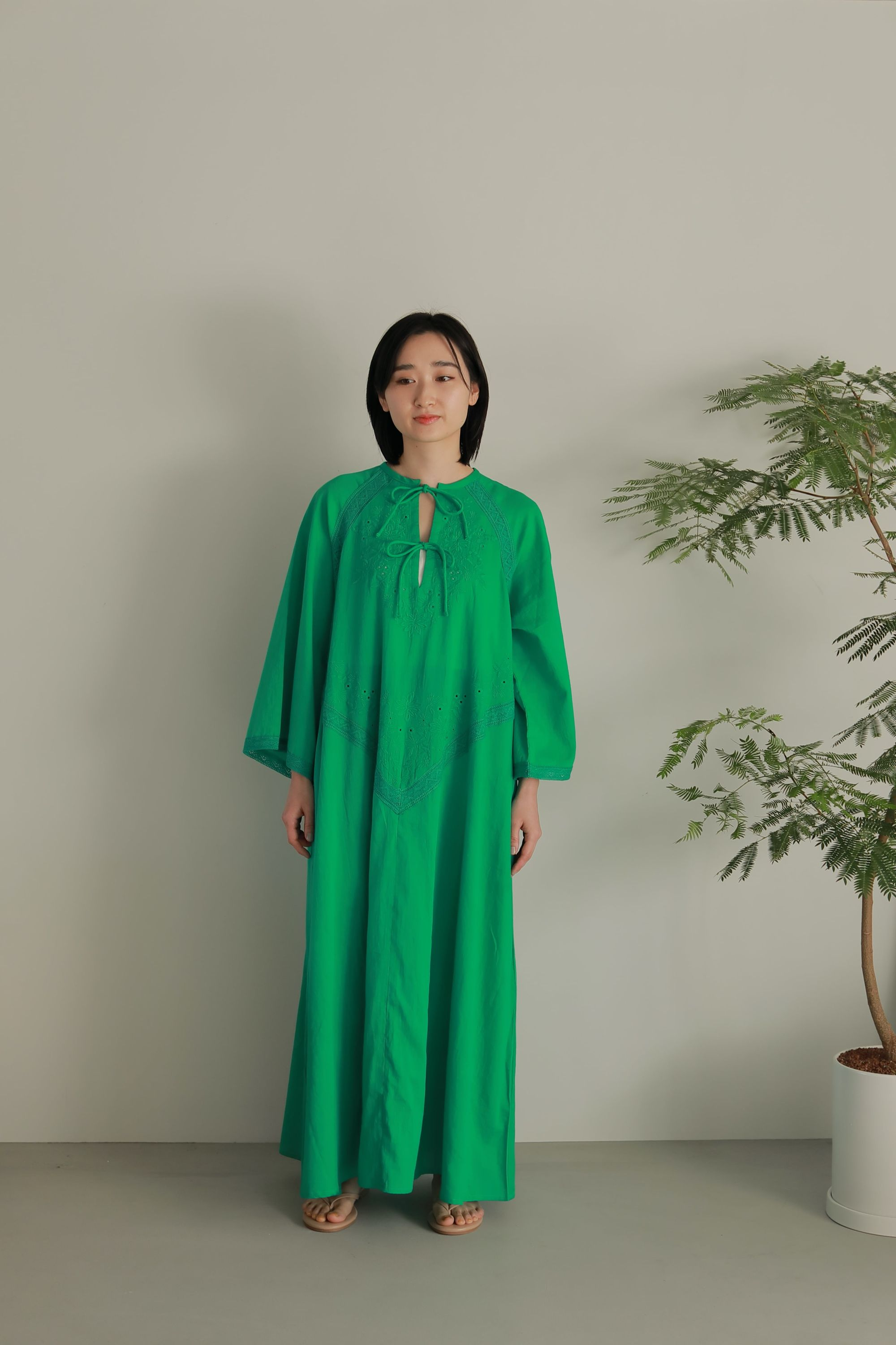 EMBROIDERY LONG ONE PIECE【5月下旬～6月上旬入荷予定】