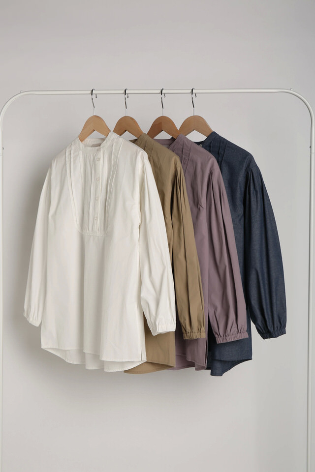 袖のボリュームがインパクト大のビッグスリーブシャツ。オフ、パープル、ベージュはコットンのシャツ素材、INDIGOカラーはダンガリー素材使用してます。