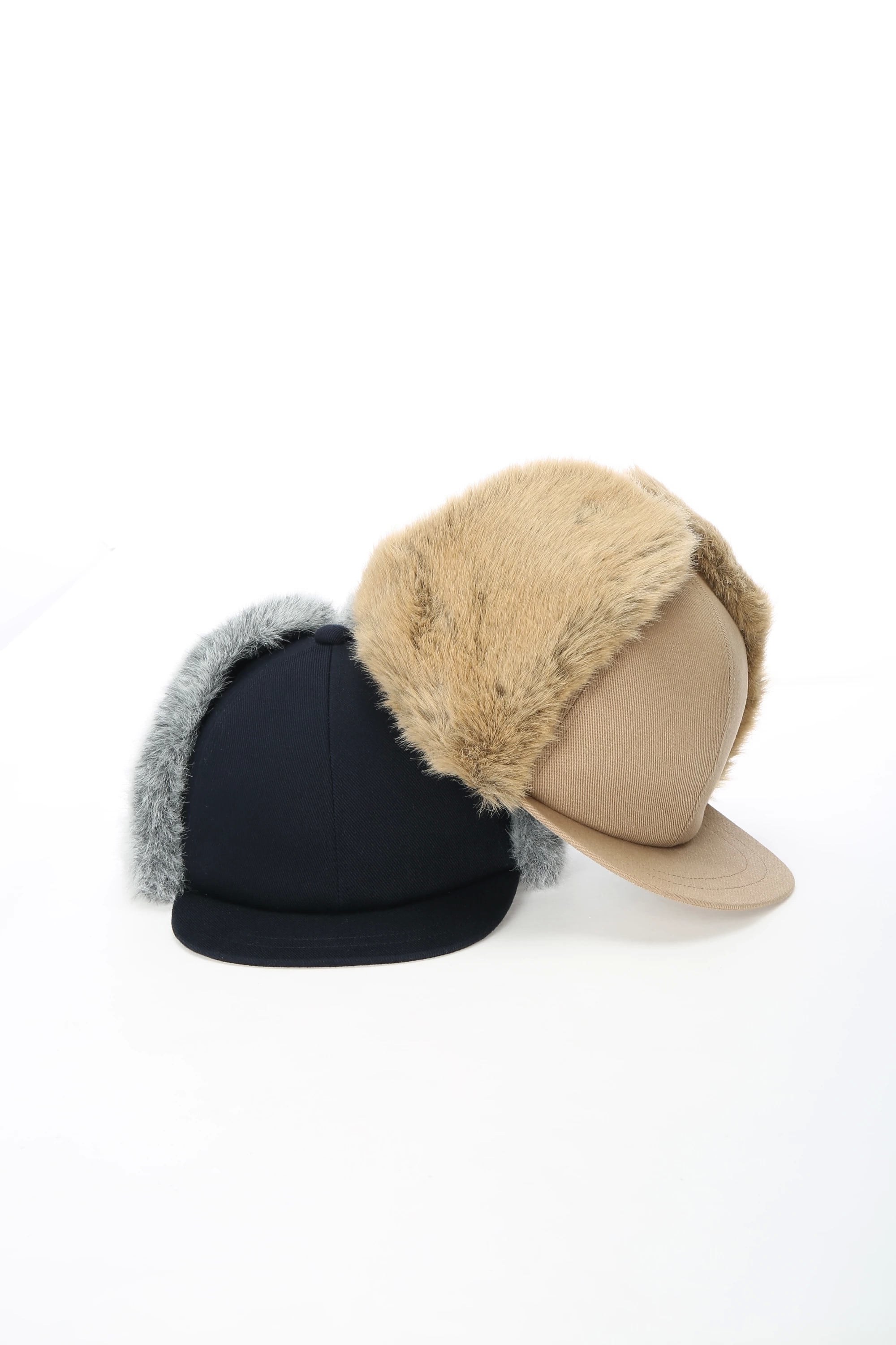 人気の帽子メーカーTAHからセレクトしたハットです。存在感あるデザインが他には出せないTAHの色。WOMの洋服との相性も抜群です。